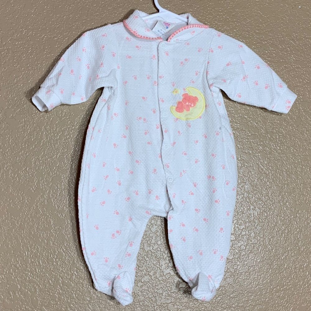 ‎Vintage Cuddle Time baby girl one piece footies